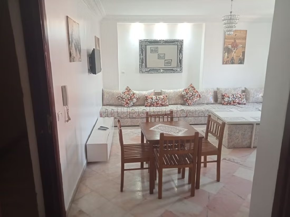 Appartements à louer à Guéliz. 2 belles chambres. Tout confort avec cheminée et climatisation