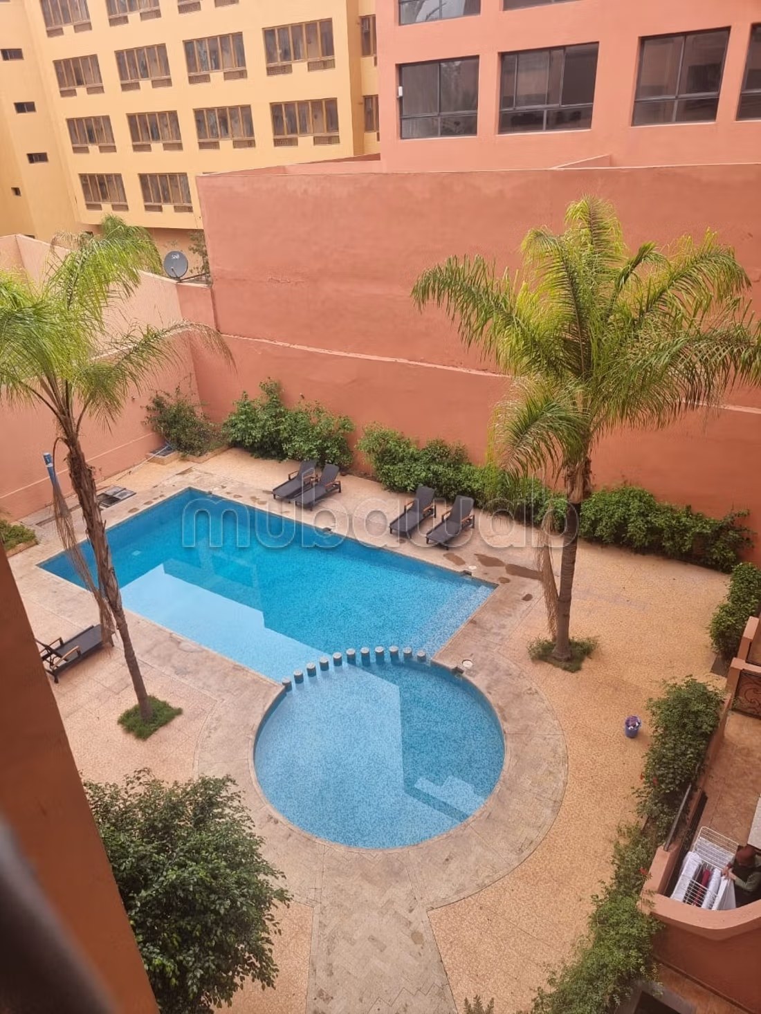 Appartement avec vue piscine au centre ville