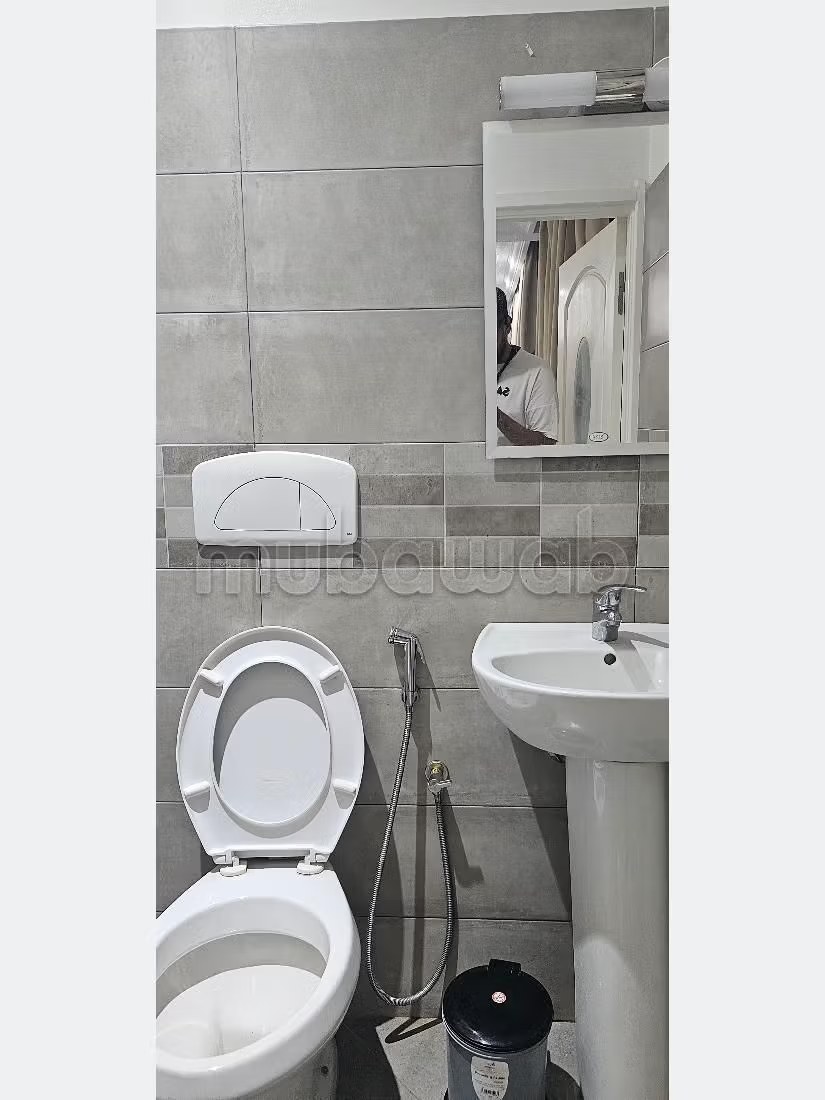 Location saisonnière à Borj. 1 Pièce. Fenêtres avec double vitrage et porte blindée - Photo 15