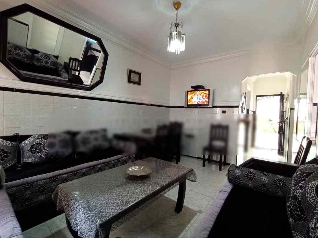 Appartement de vacances à louer à M'Diq. 
Surface totale 68 m². 
Téléviseur