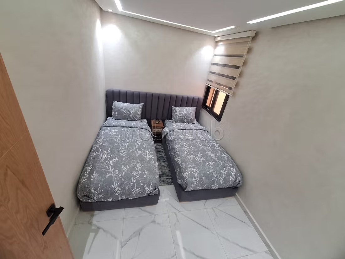 Location d'un appartement à Ennajd. 
2 chambres. 
Cuisine entièrement équipée