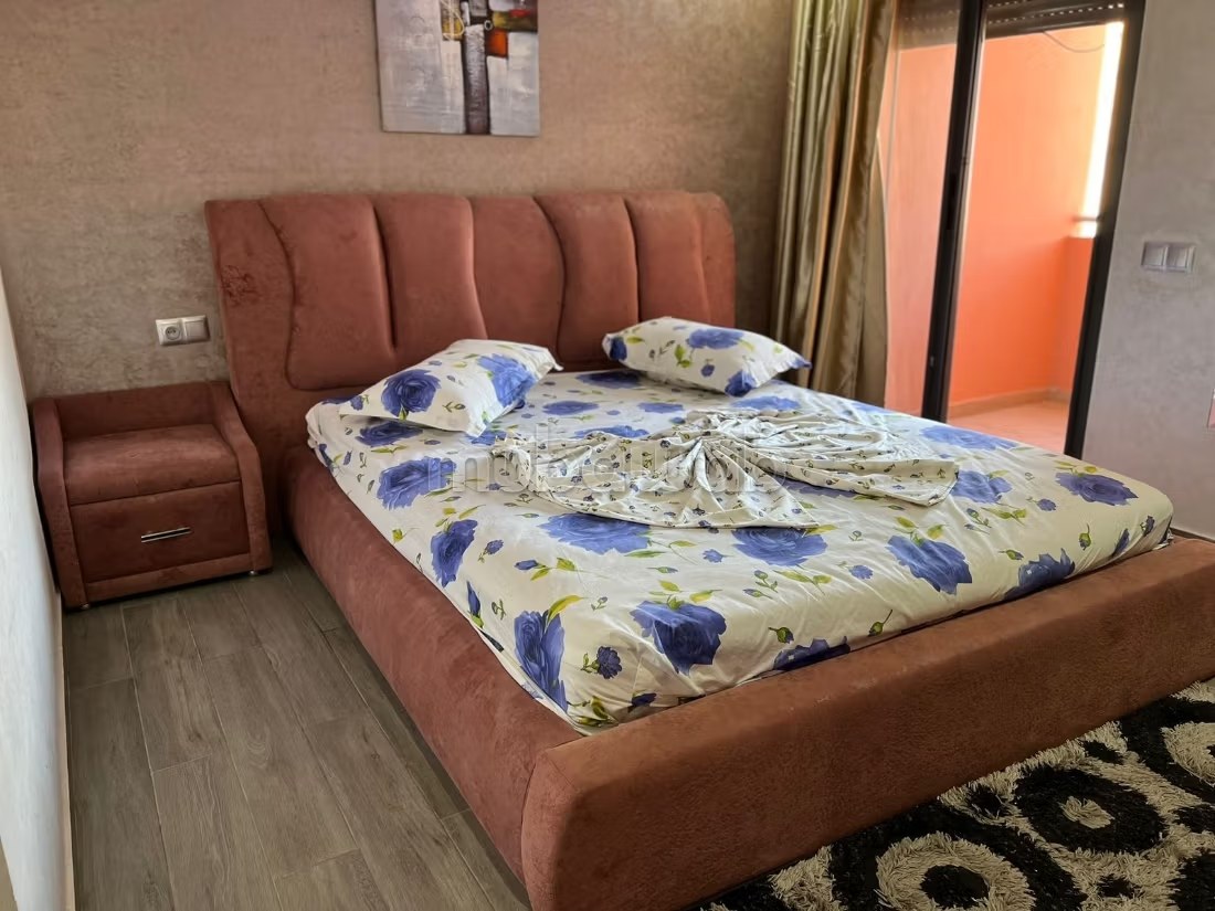 Location saisonnière à Guéliz. 2 belles chambres. Système de parabole et salon marocain