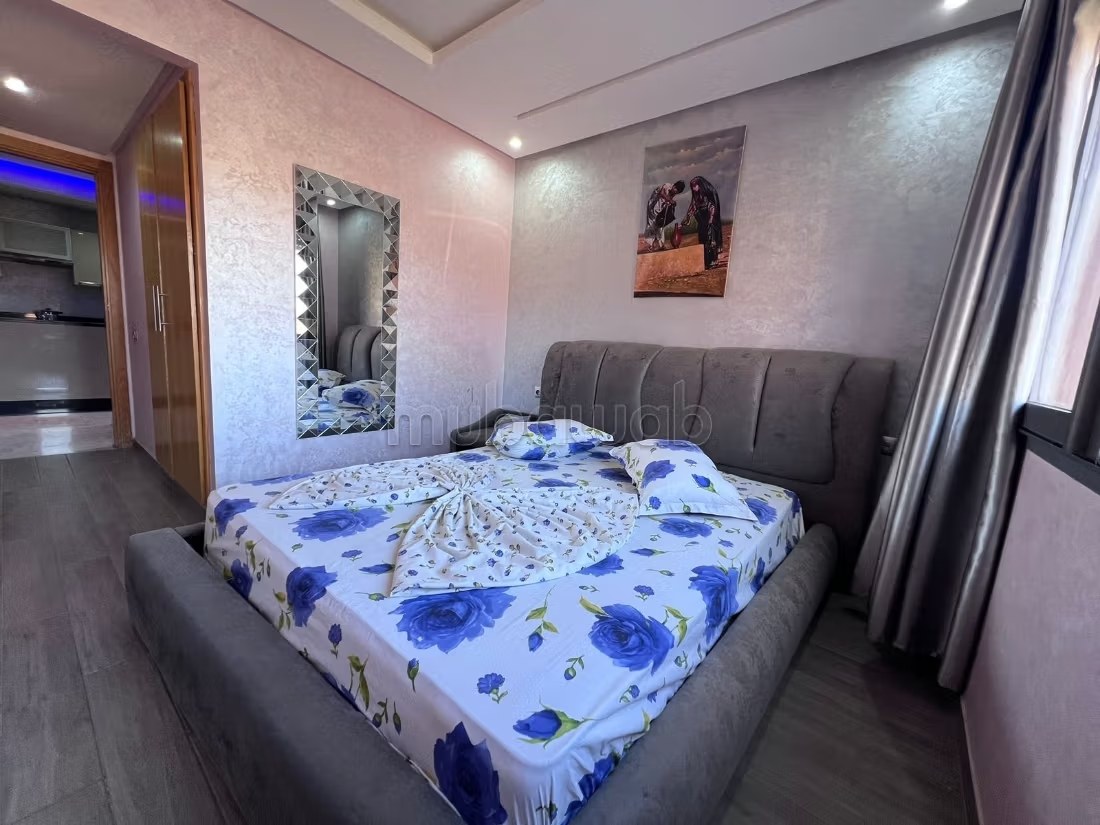 Location saisonnière à Guéliz. 2 belles chambres. Système de parabole et salon marocain