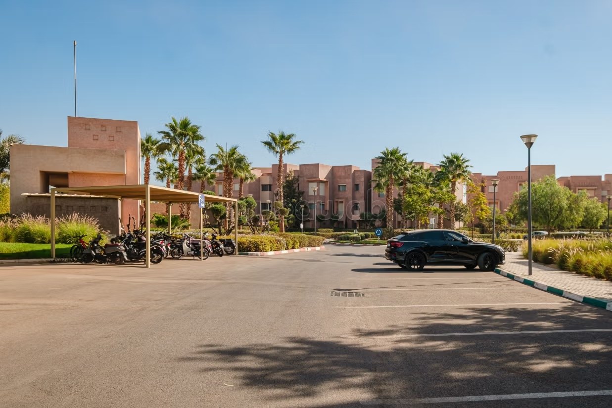 Superbe Appartement sur le golf equipee dun playstation 5 et un balançoire jardin