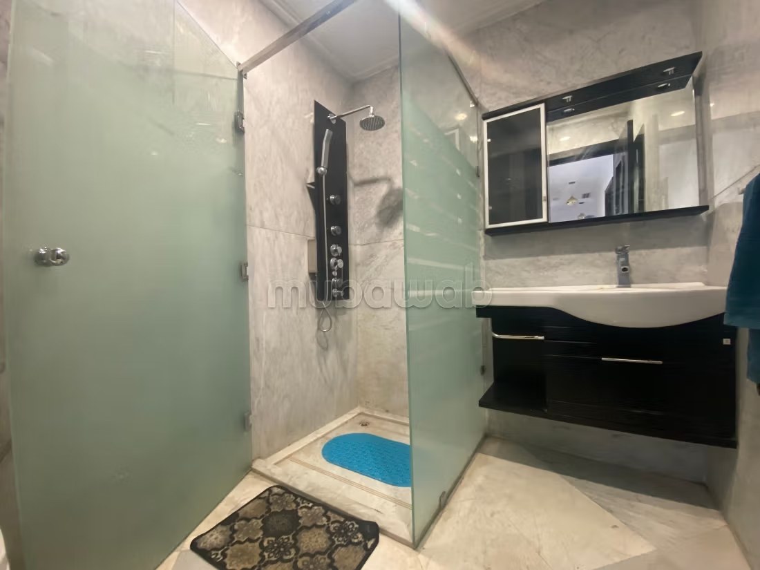 Location d'un appartement à Agdal. Surface totale 90 m². Salon typique marocain, résidence sécurisée - Photo 2