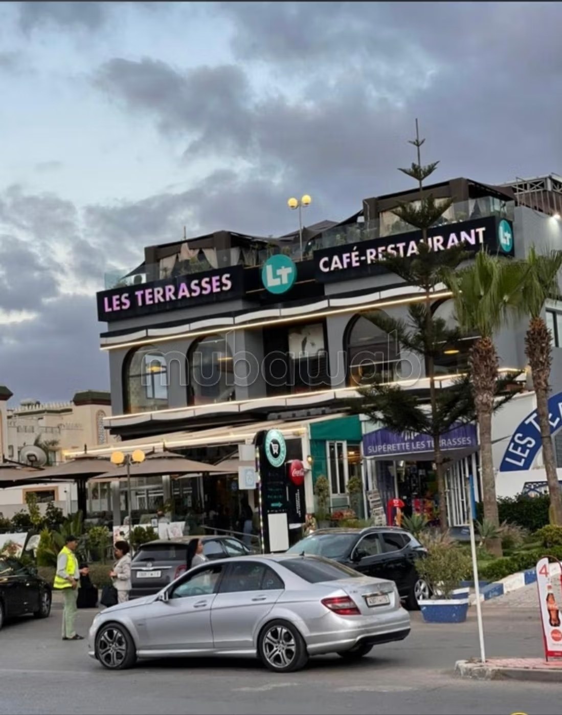 Location saisonnière à El Mansouria. Surface totale 55 m². Système de parabole et salon marocain
