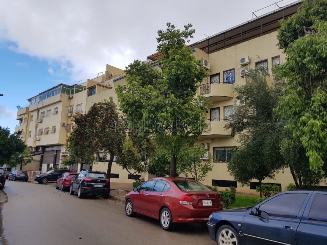 Location saisonnière à Saada. 4 pièces. Système de parabole et salon marocain