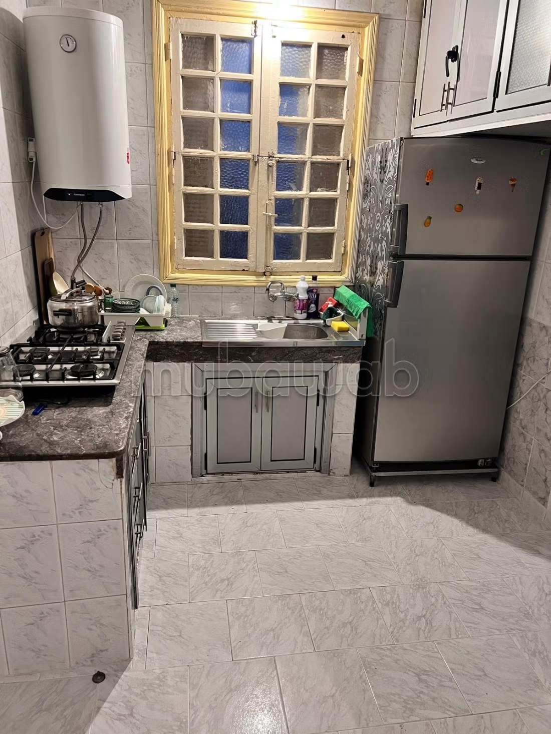 Appartements à louer à Rmila. 
3 pièces. 
Cuisine équipée - Photo 11