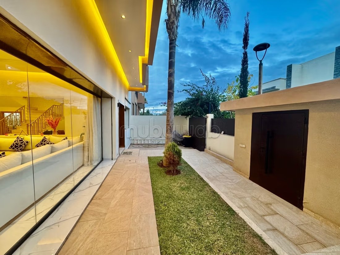 Belle villa à louer pour vos vacances à Route de Tahanaout, 8 grandes pièces dont 2 suites et 1 chambre. Parking et terrasse - Photo 5