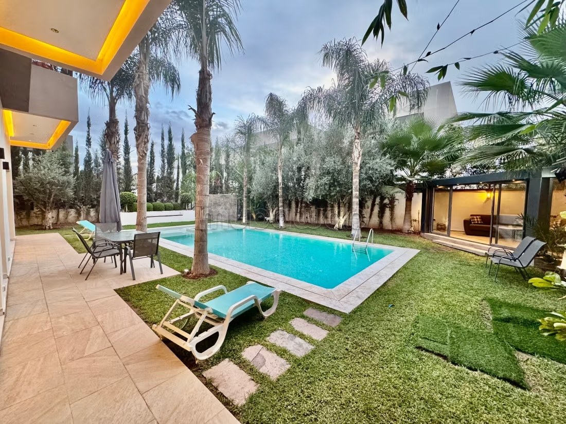 Belle villa à louer pour vos vacances à Route de Tahanaout, 8 grandes pièces dont 2 suites et 1 chambre. Parking et terrasse - Photo 4