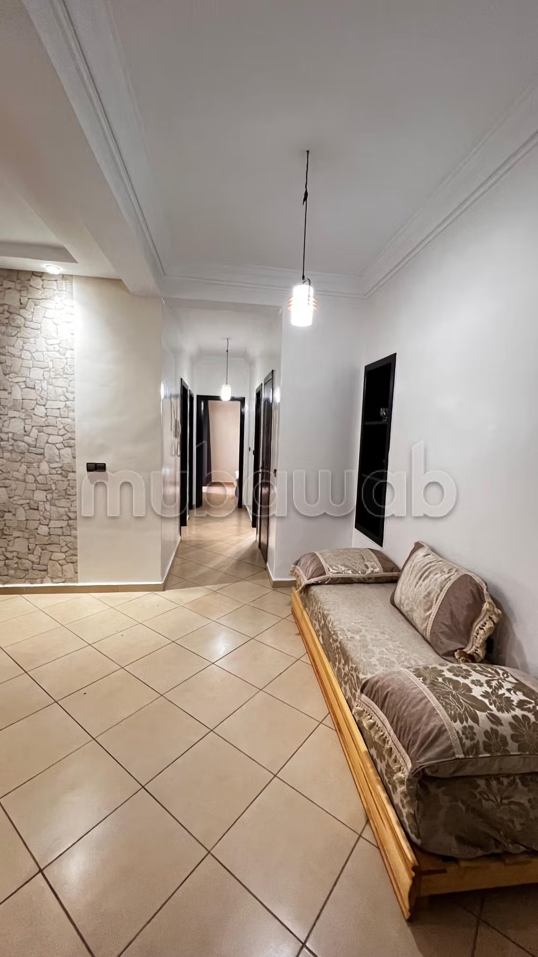 Location d'un appartement à Hay Salam.
Surface de 80 m².
Ascenseur et garage - Photo 3