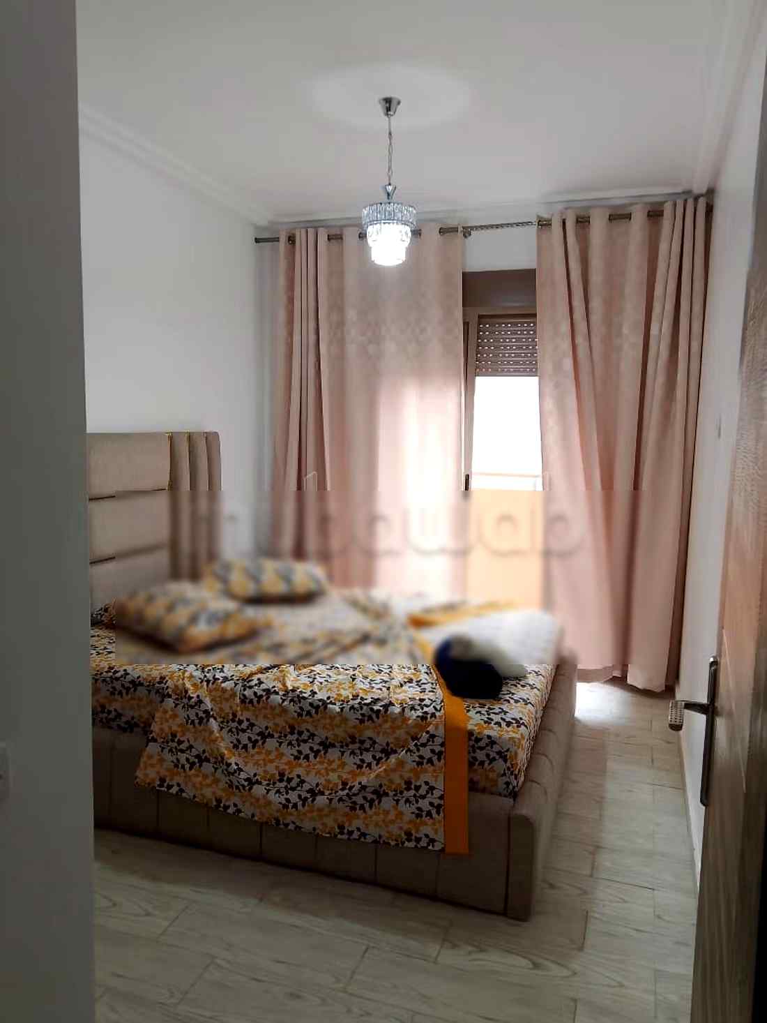 Location d'un appartement à Hay Mabrouka. 2 chambres agréables. Salon Marocain et antenne parabolique