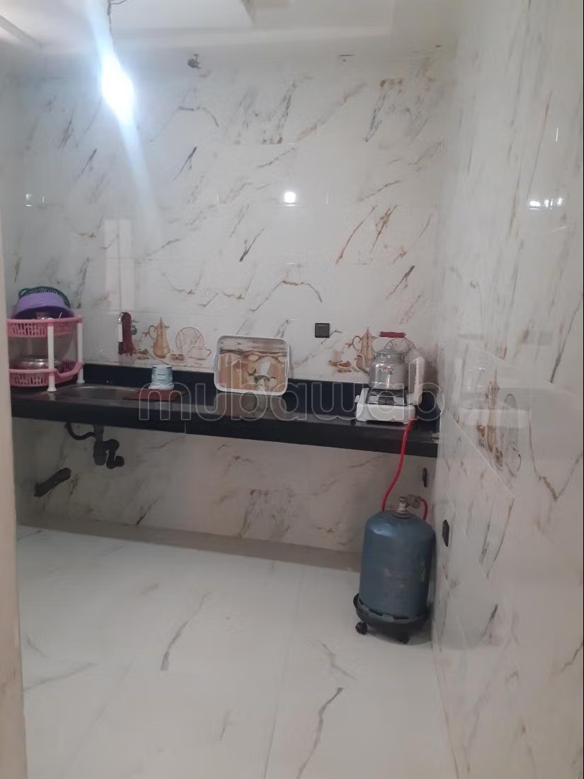 Location saisonnière à Sidi Rahal Chatai. 2 belles chambres. Porte blindée, salon marocain