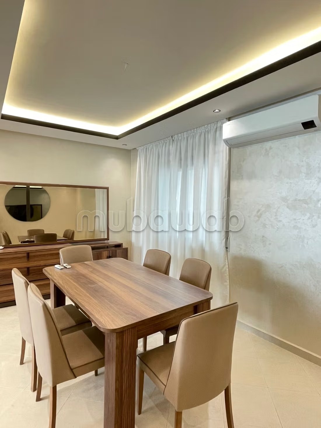 Location d'un appartement à De La Plage. 3 chambres. Résidence avec concierge, climatisation générale