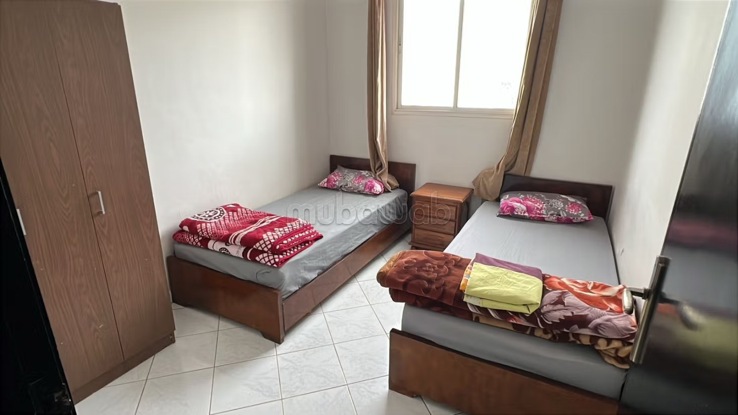 Location d'un appartement à Hay Salam. 
2 belles chambres. 
Antenne parabolique et sécurité