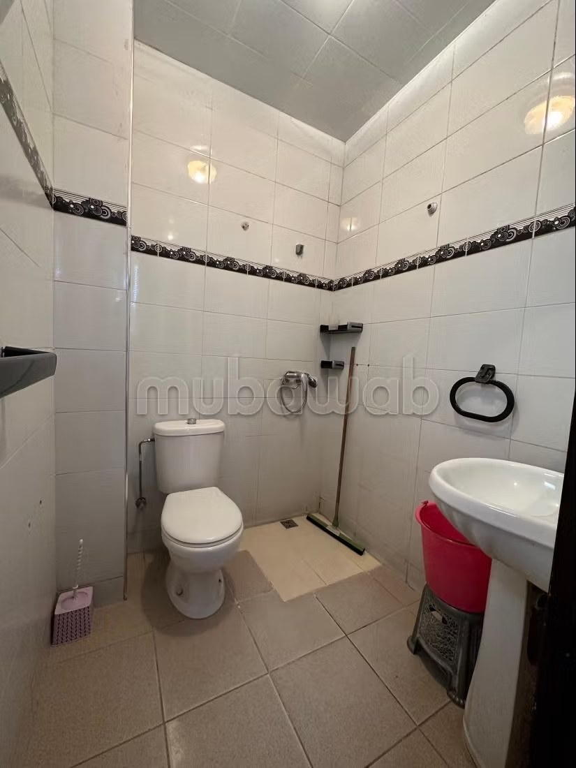 Location d'un appartement à Hay Salam. Surface de 60 m². Salon traditionnel et porte blindée - Photo 5