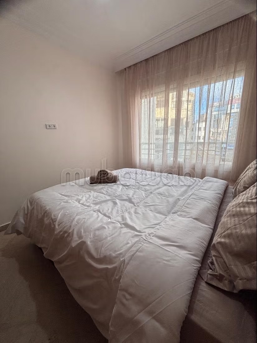 Appartements à louer à Maârif. Surface totale 142 m². Porte blindée et résidence sécurisée