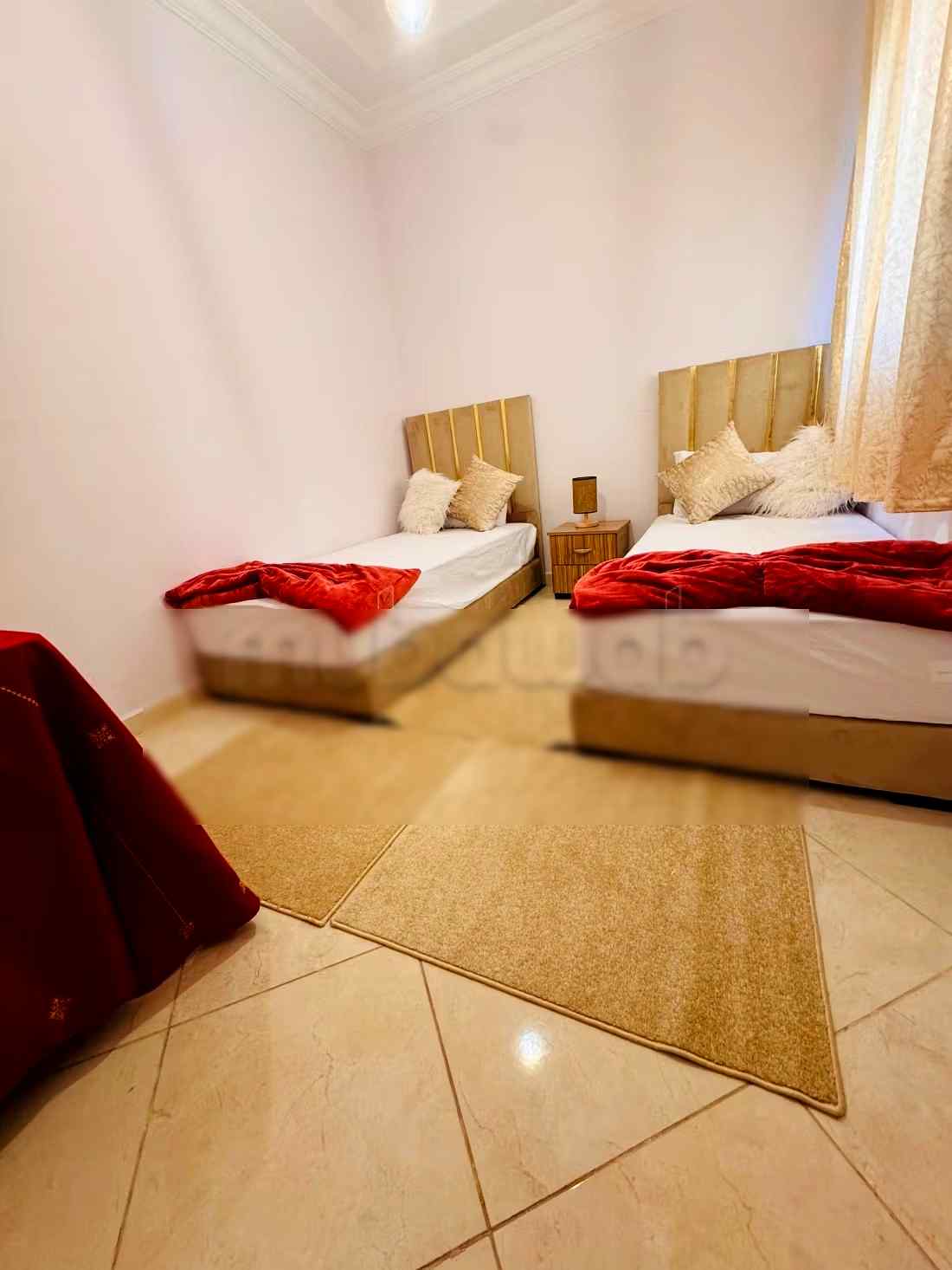 Appartements à louer dans le quartier Mohammedi. Superficie totale de 60 m². Salon authentique, antenne parabolique.