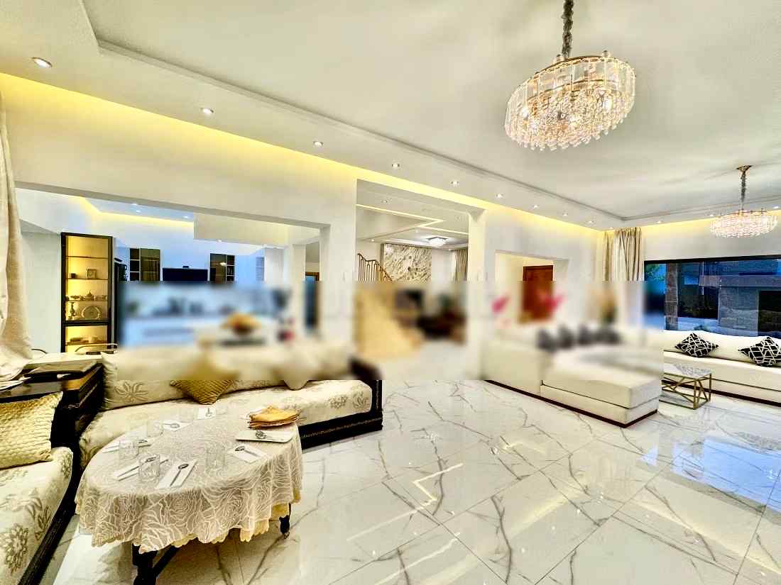 Belle villa à louer pour vos vacances à Route de Tahanaout, 8 grandes pièces dont 2 suites et 1 chambre. Parking et terrasse