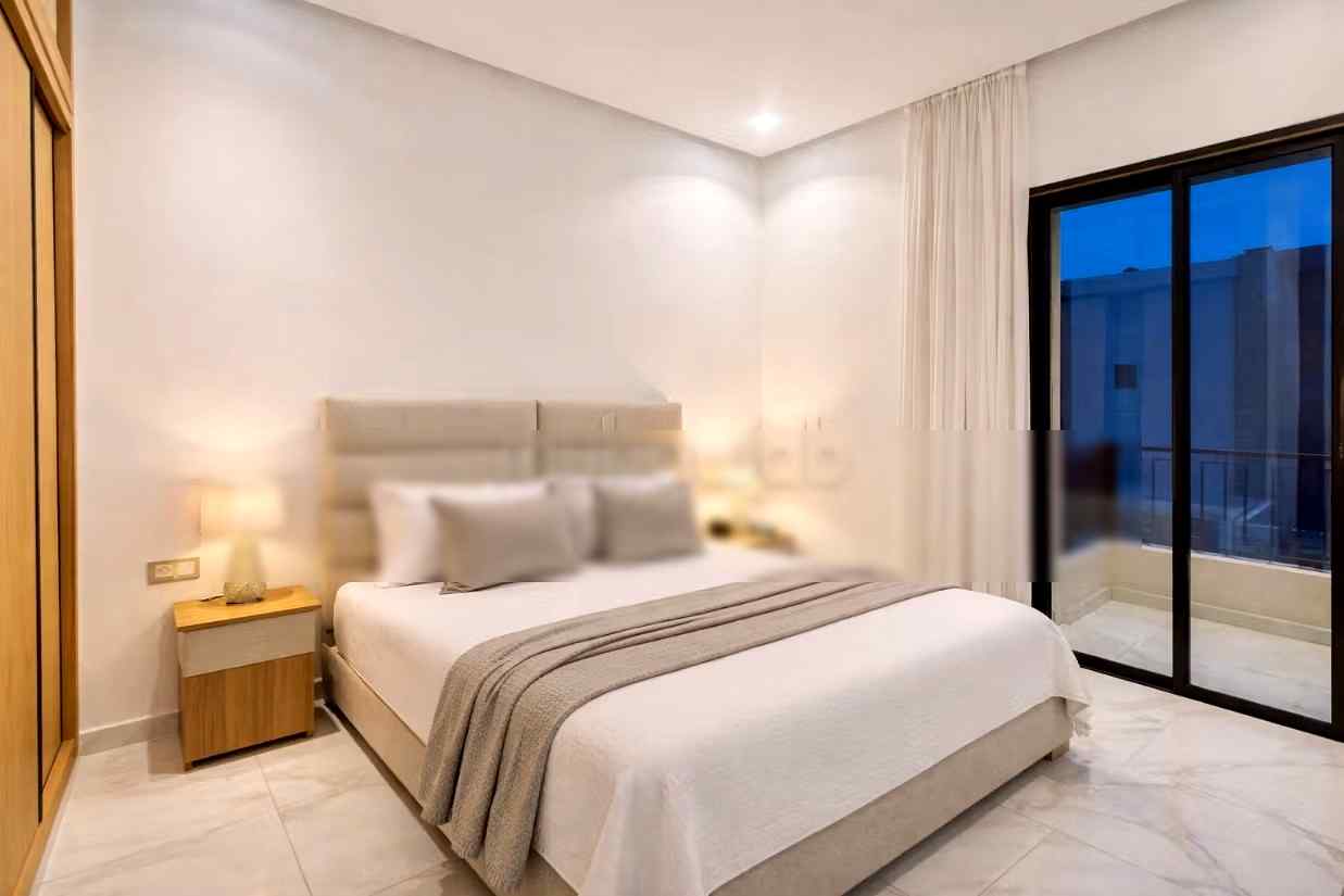 Belle villa à louer pour vos vacances à Route de Tahanaout, 8 grandes pièces dont 2 suites et 1 chambre. Parking et terrasse