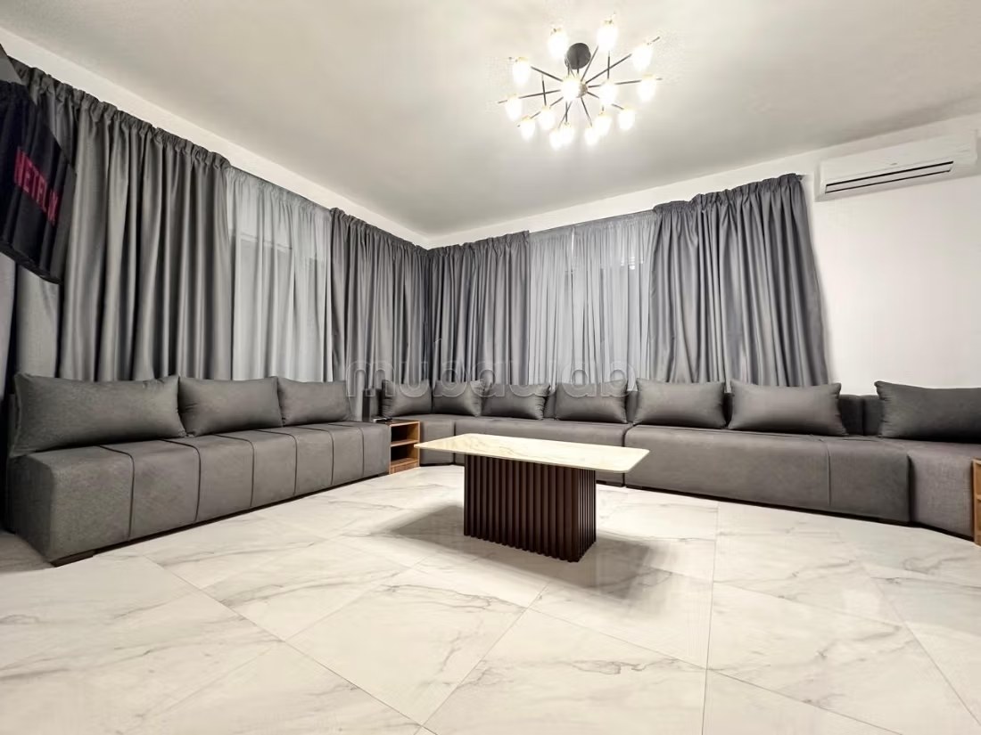 Location saisonnière villa haut standing à Malabata. 5 grandes pièces. Salon Marocain, sécurité