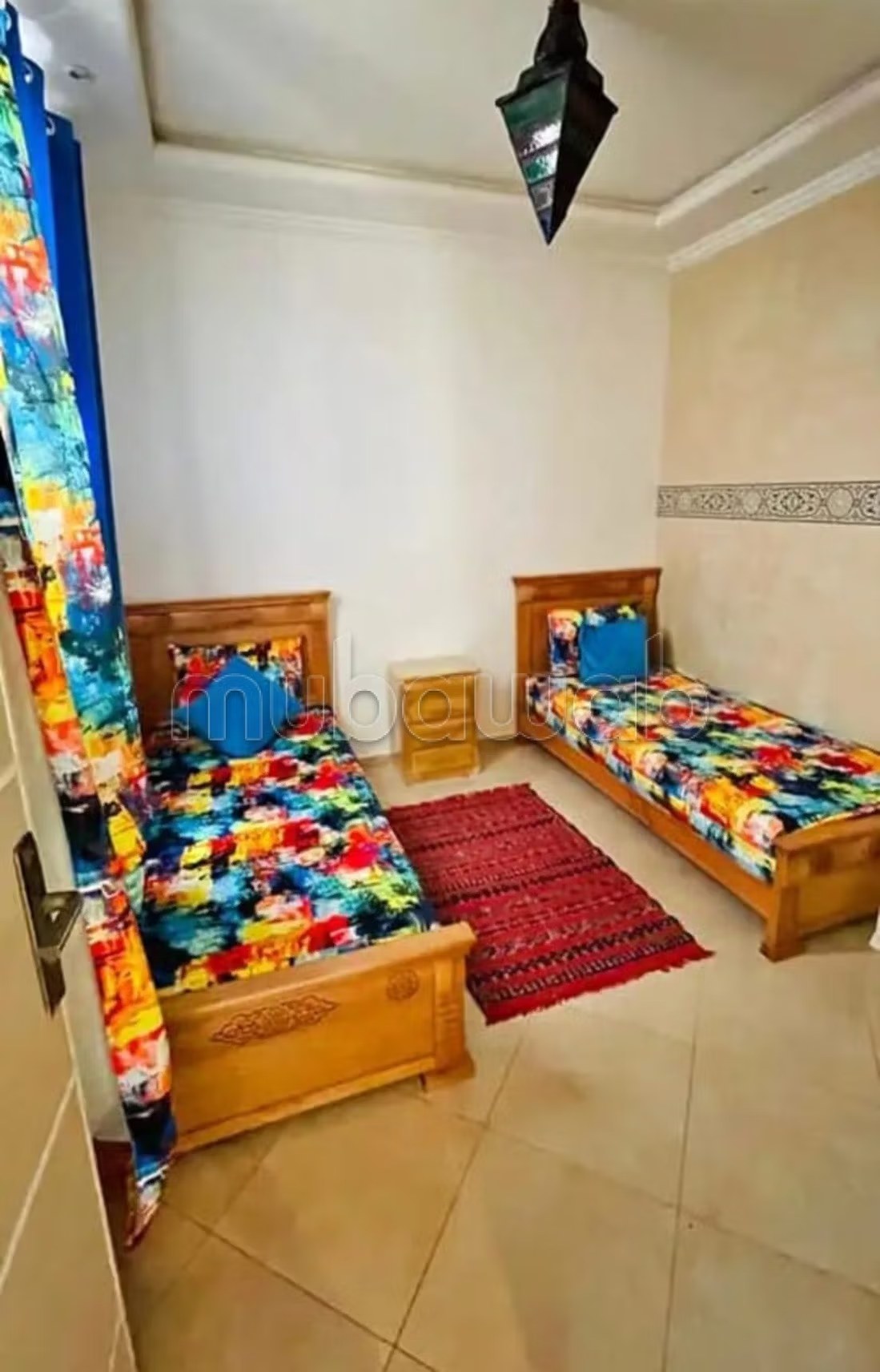 Location d'un appartement à Bab Enzh. 
2 chambres. 
Porte blindée et vue sur mer