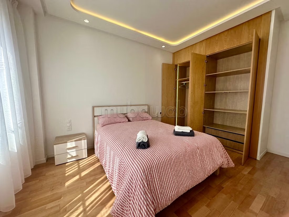Location d'un appartement à Oasis. 2 chambres agréables. Fenêtres double vitrage et chauffage central