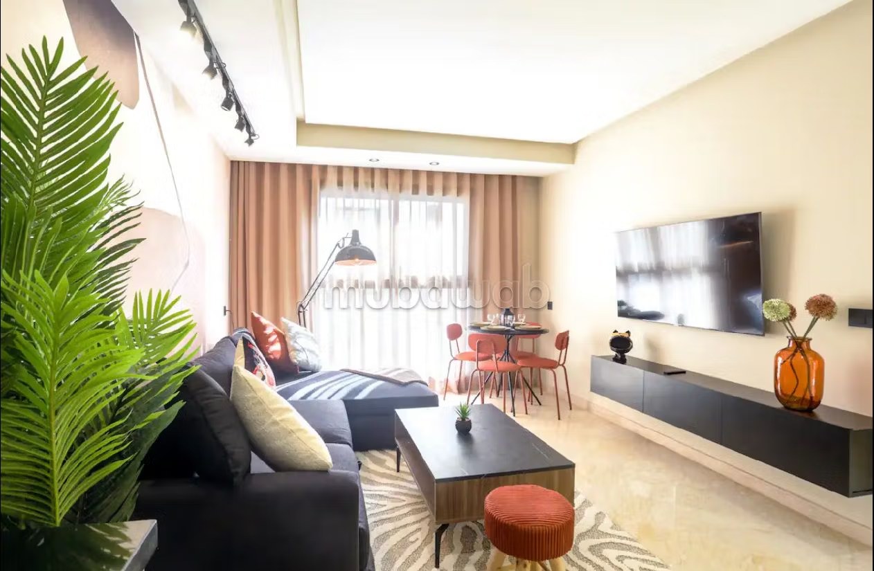 Appartement ensoleillé avec balcon dans le quartier animé de Casablanca