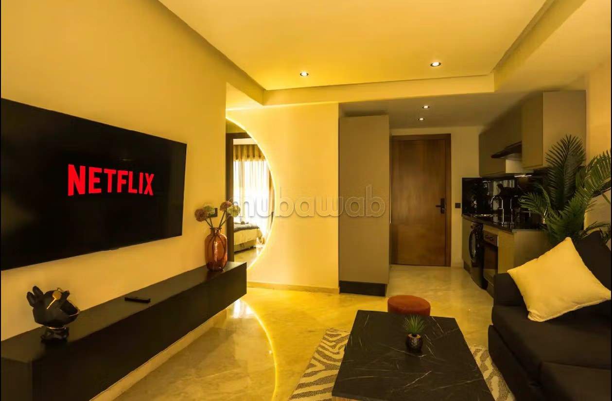 Appartement ensoleillé avec balcon dans le quartier animé de Casablanca