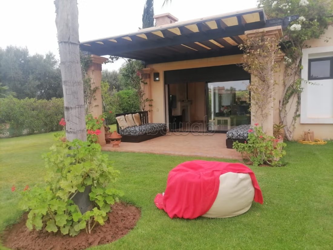 Belle villa avec piscine à Diyar Shamsi 
Agadir