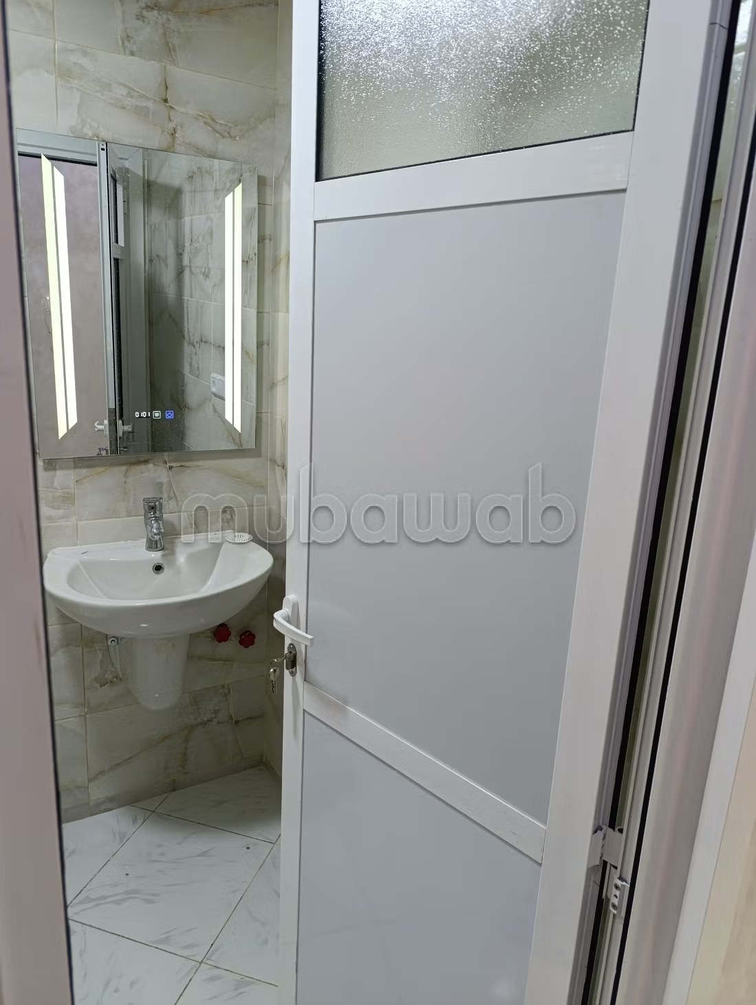 Location d'un appartement à Les Iris. 
3 grandes pièces. 
Concierge et climatisation - Photo 11