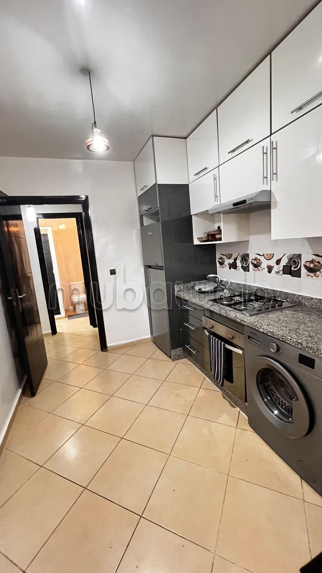 Location d'un appartement à Hay Salam.
Surface de 80 m².
Ascenseur et garage