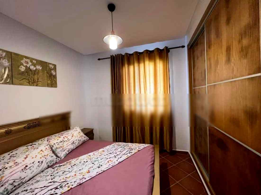 Vend appartement à Martil. 2 chambres agréables. Salon traditionnel marocain, résidence sécurisée