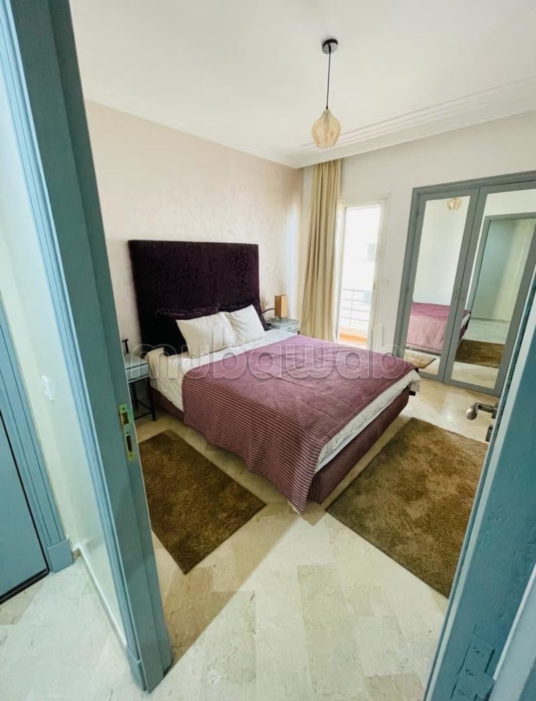 Location saisonnière à Les princesses. 
1 chambre. 
Ascenseur et garage
