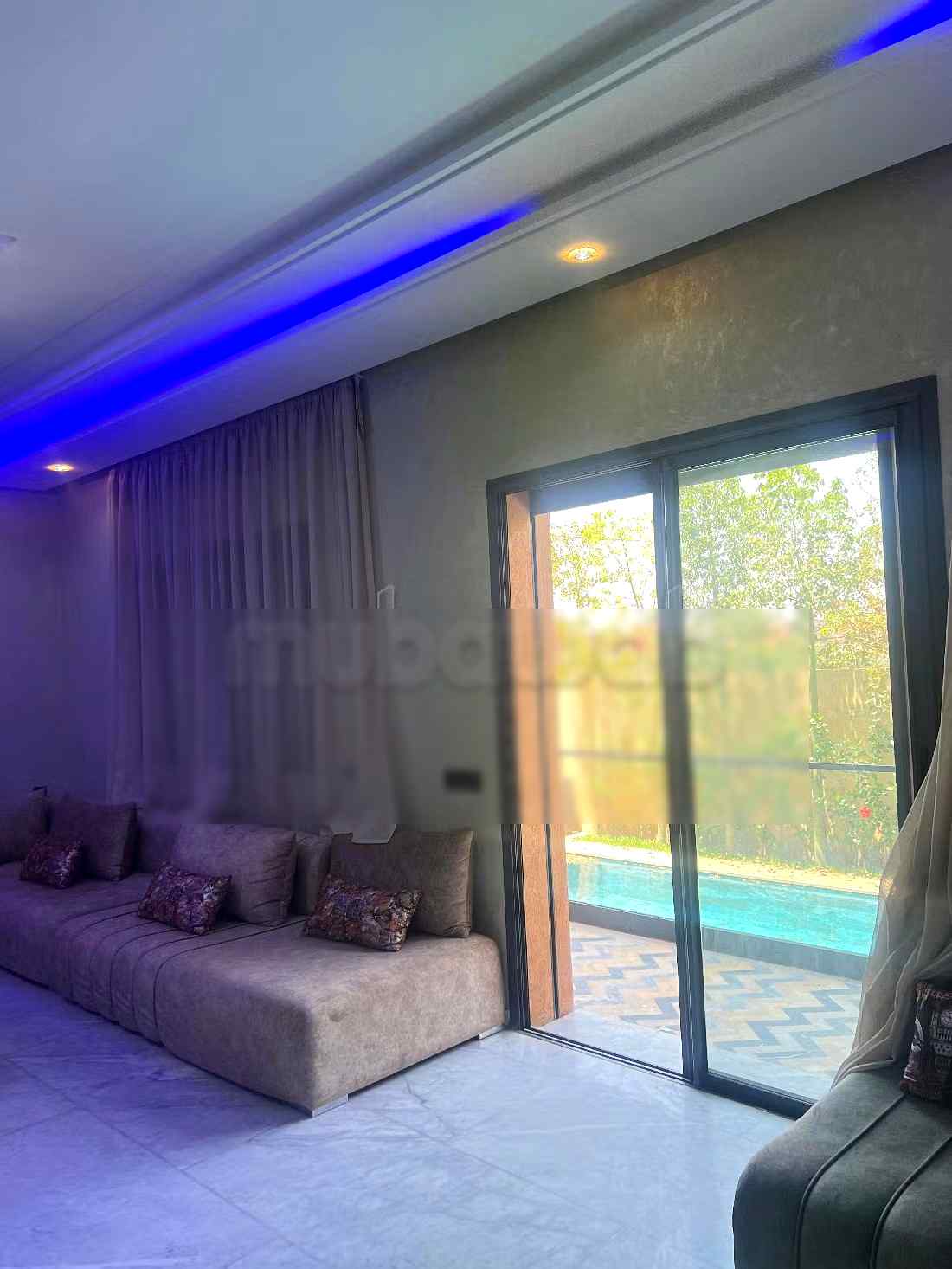 Location saisonnière villa haut standing à Route de Tahanaout. Superficie 410 m². Vue exceptionnelle sur la montagne, Fenêtres en double vitrage - Photo 9