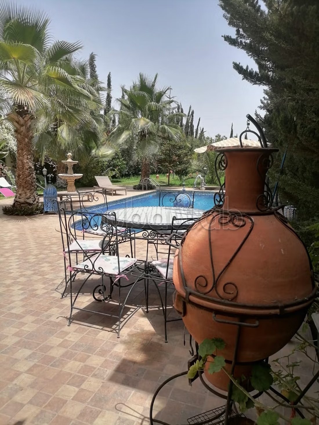 Belle villa avec piscine en pleine nature vers aer