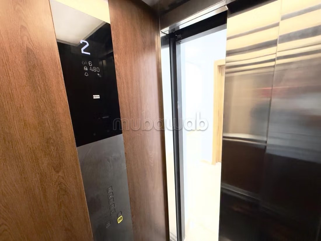 Appartements à louer à Founti. 1 Pièce. Ascenseur et garage